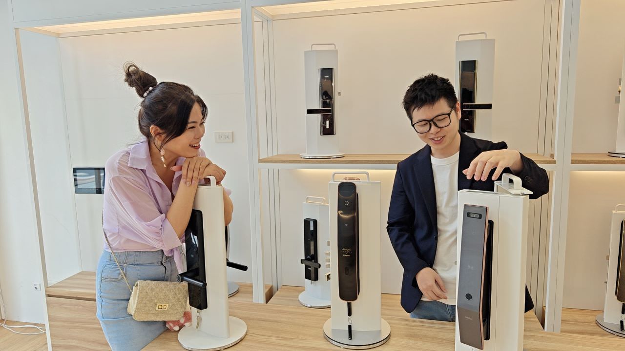 進入泰瑞莎異想世界一起趴趴走-想知道挑選電子鎖很重要嗎？電子智慧鎖挑選攸關安全性喔🤔~